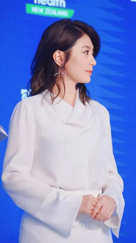 賈靜雯最新發(fā)型圖片，時(shí)尚變遷與個(gè)人觀點(diǎn)解析