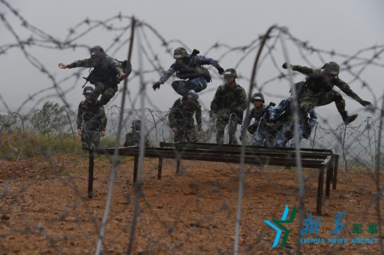 大學(xué)最新野戰(zhàn)圖片揭秘，小巷深處的獨(dú)特風(fēng)情魅力展示