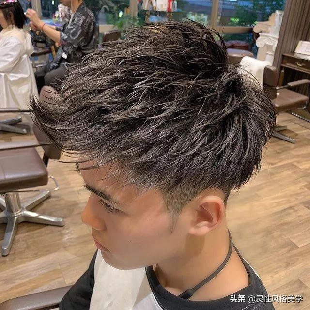 男性最新發(fā)型，心靈與自然的時(shí)尚之旅