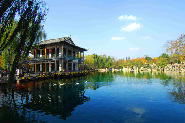 大明湖深度游，巷弄美食秘境探索