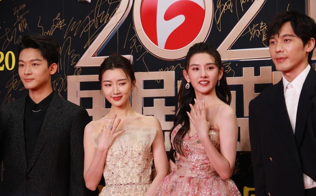 從陰影走向星光，自信力量引領(lǐng)下的黑皮膚女明星成長之路