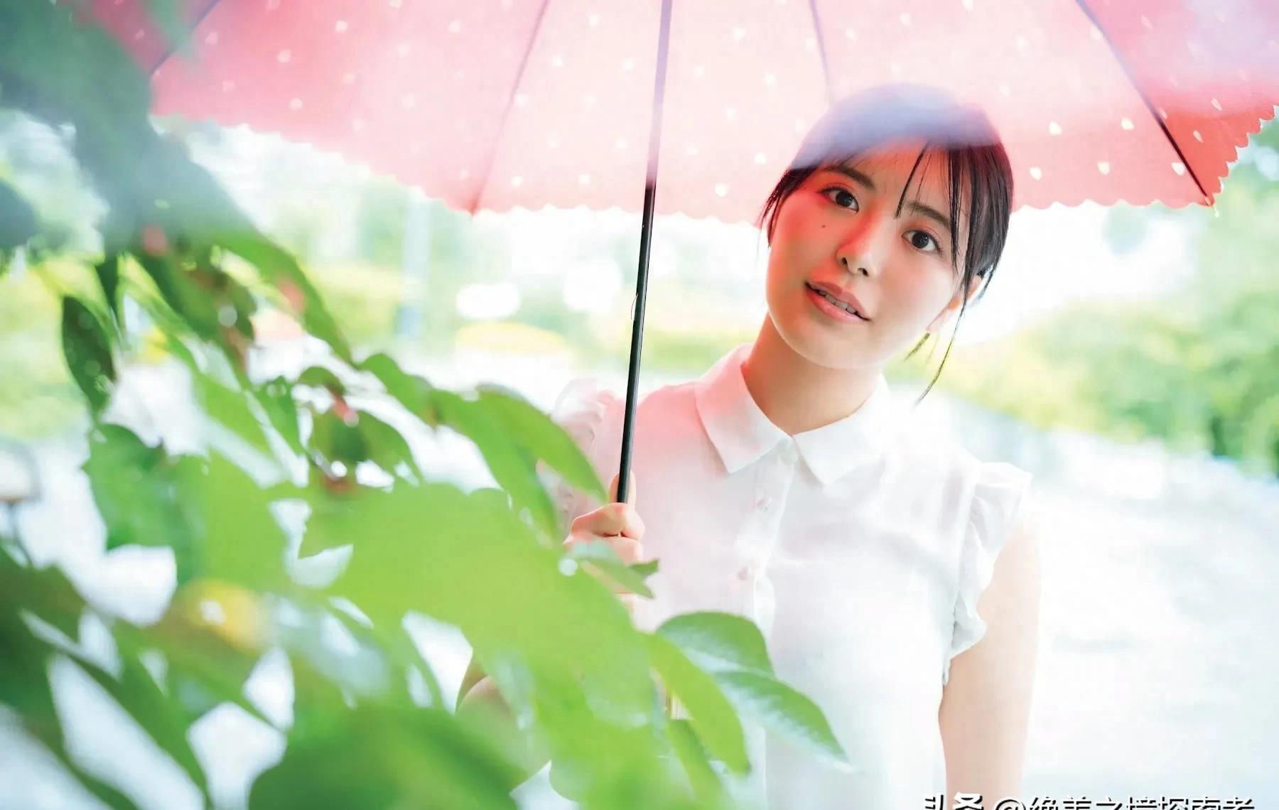 科技新品重塑時尚舞臺，模特泳裝比賽體驗未來魅力之旅