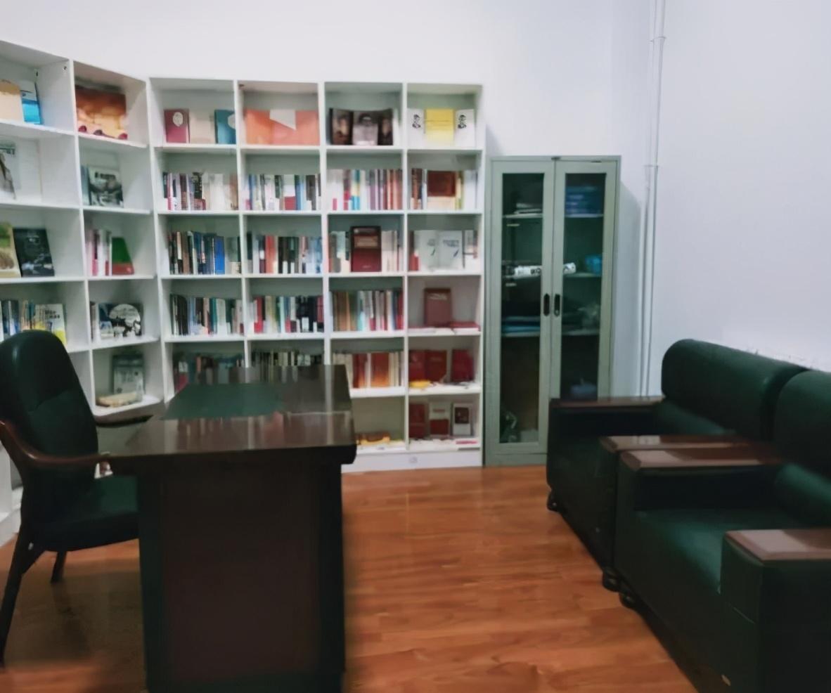 時(shí)代進(jìn)步與農(nóng)業(yè)創(chuàng)新，2016年新款花椒收割機(jī)亮相