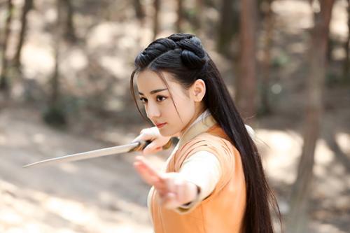 秦時(shí)明月新登場(chǎng)女俠角色——科技之光，生活之路的照亮者