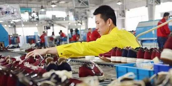 鞋廠風(fēng)云與溫情故事