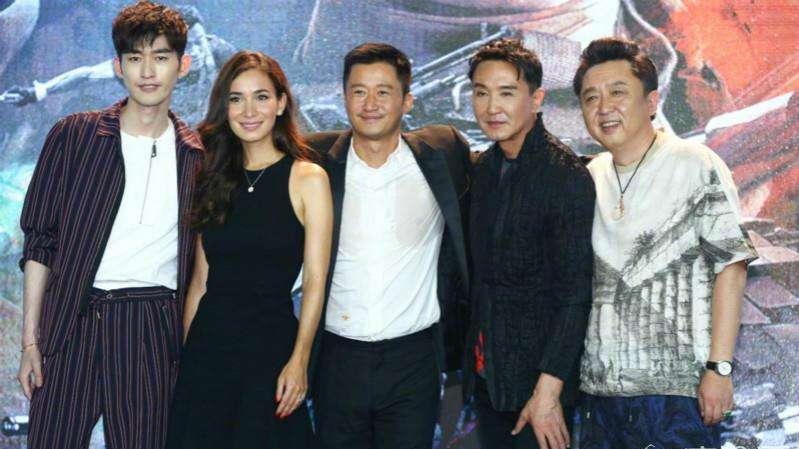 戰(zhàn)狼票房刷新高峰，電影院里的熱血時刻