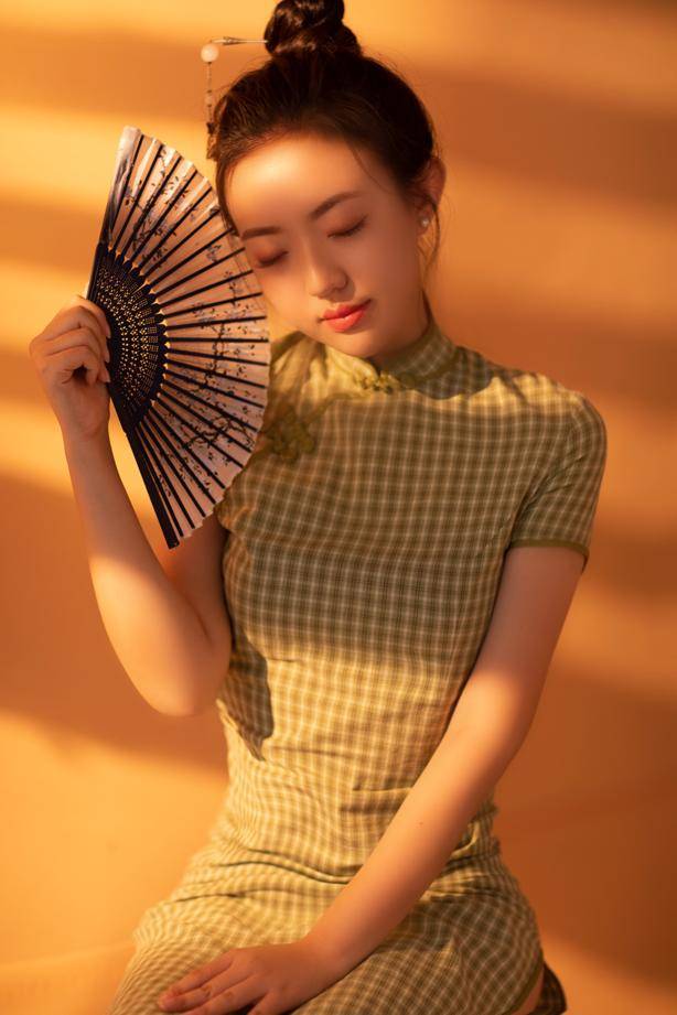 女演員古箏，與自然美景的邂逅，探尋內(nèi)心平和之聲