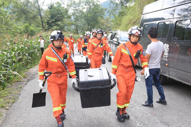 納雍山體滑坡最新消息，探秘滑坡背后神秘角落的小巷特色小店