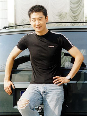 周杰最新動(dòng)態(tài)，城市溫馨日常與友情之旅的足跡