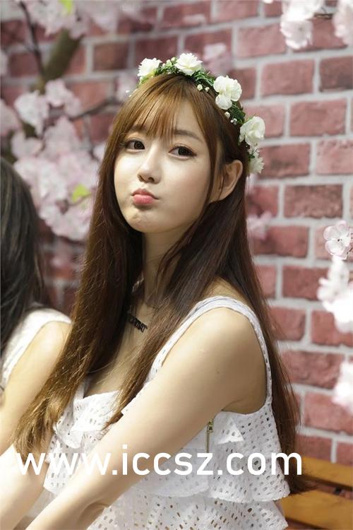 探索時(shí)尚界的璀璨新星，Jenny佳妮的最新動(dòng)態(tài)與風(fēng)采