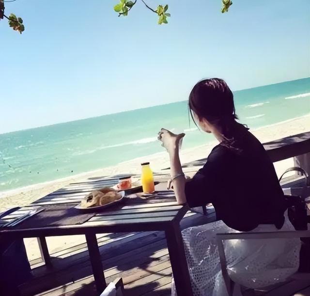 時(shí)尚選擇背后的多元解讀，最新頭像背影引領(lǐng)潮流趨勢