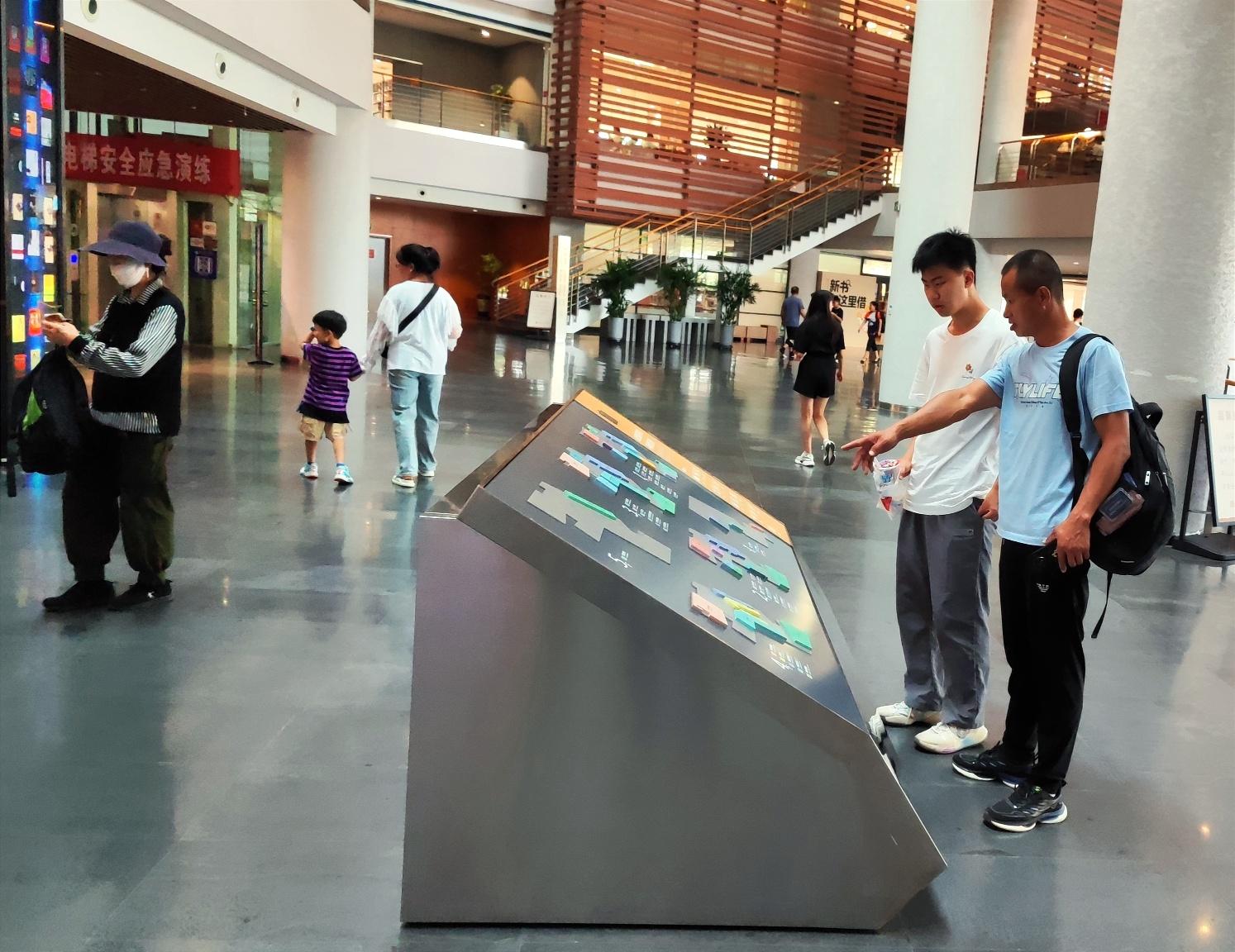 最新圖書信息，價值與爭議并存的影響探討