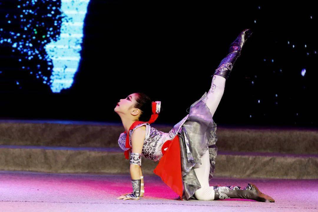 最新舞蹈比賽視頻，舞動中的溫情紐帶展現(xiàn)風(fēng)采時刻