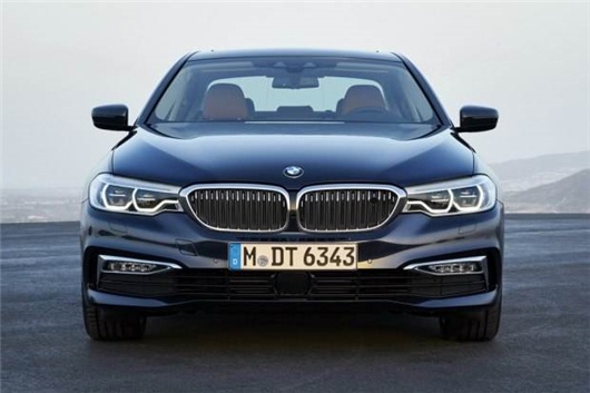 最新寶馬五系，自然美景的探索之旅