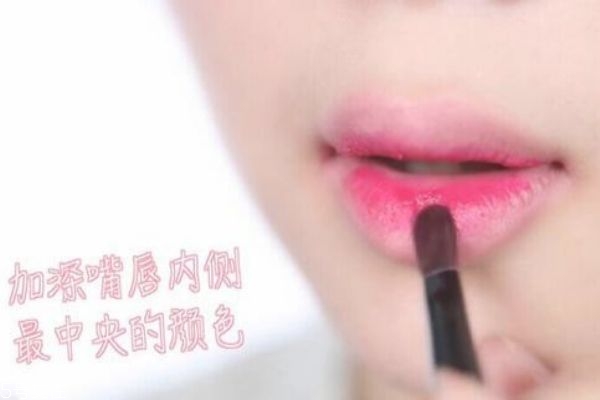 最新口紅涂法教程，輕松打造完美唇妝技巧