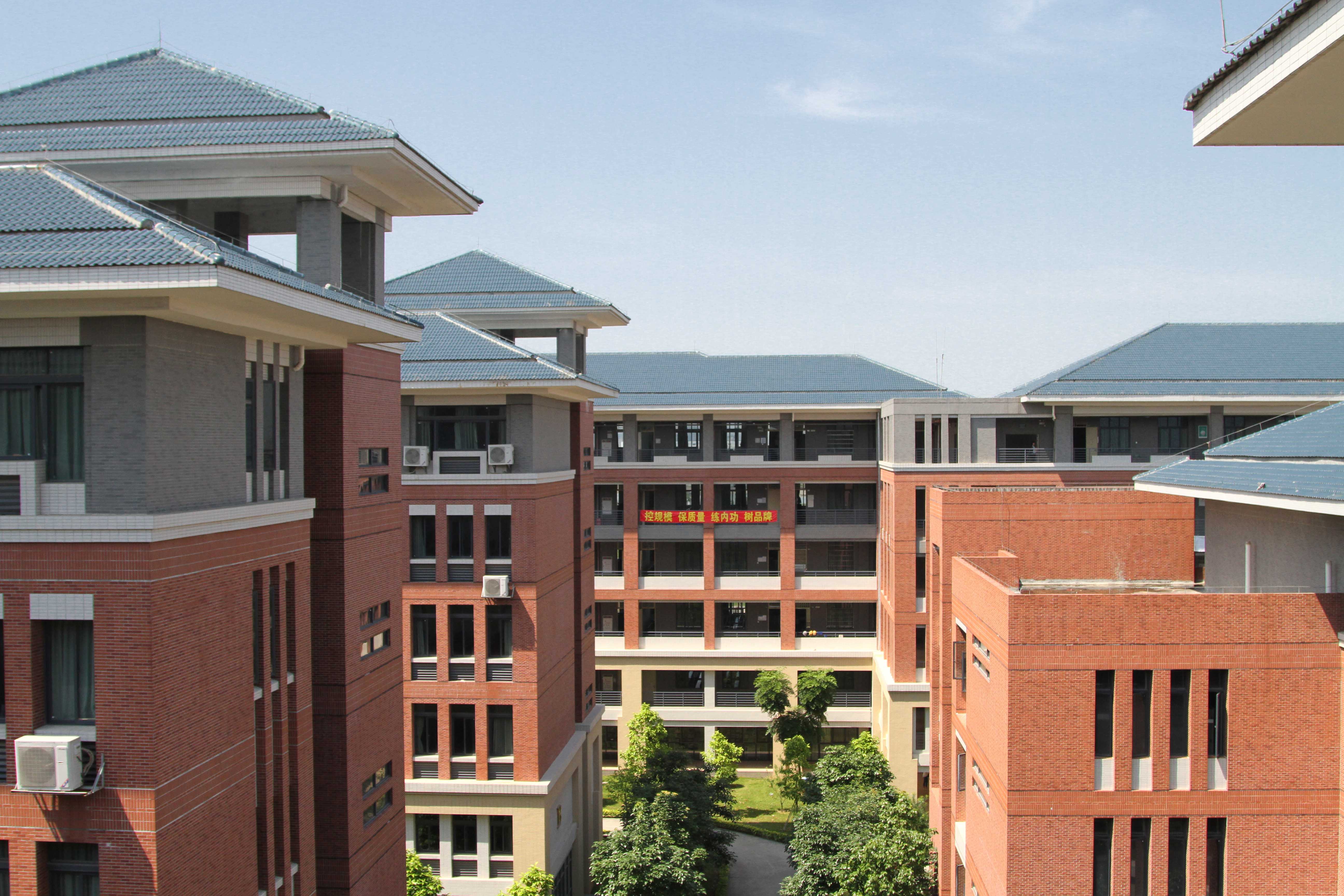 最新華學院，小巷特色小店的獨特魅力