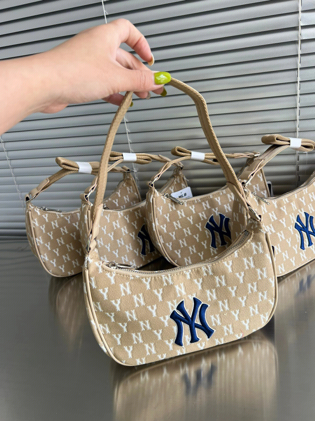 MLB包最新潮流，科技重塑時(shí)尚，完美融合功能與美觀