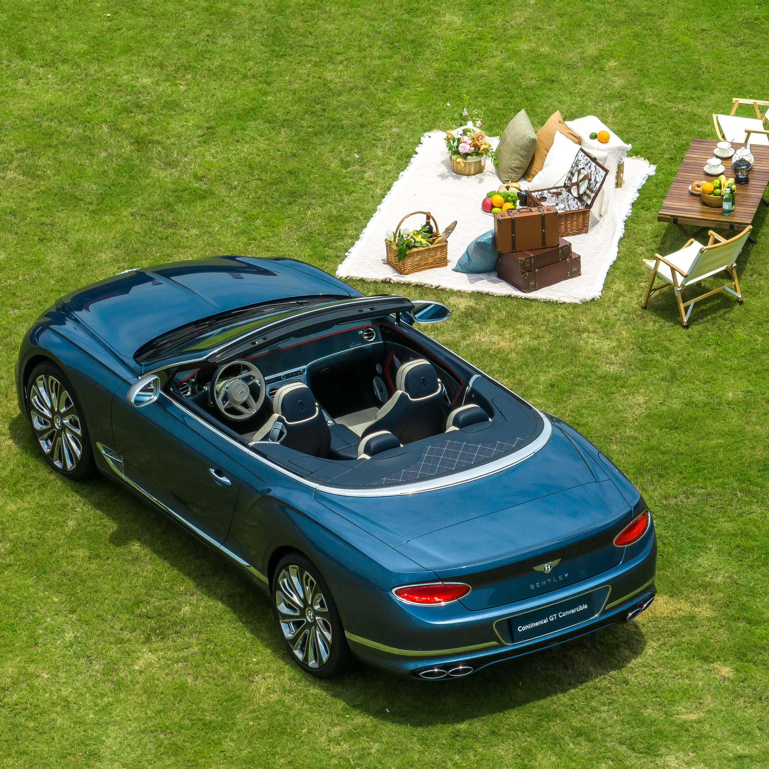 賓利敞篷最新車(chē)型，友情與溫情的完美融合