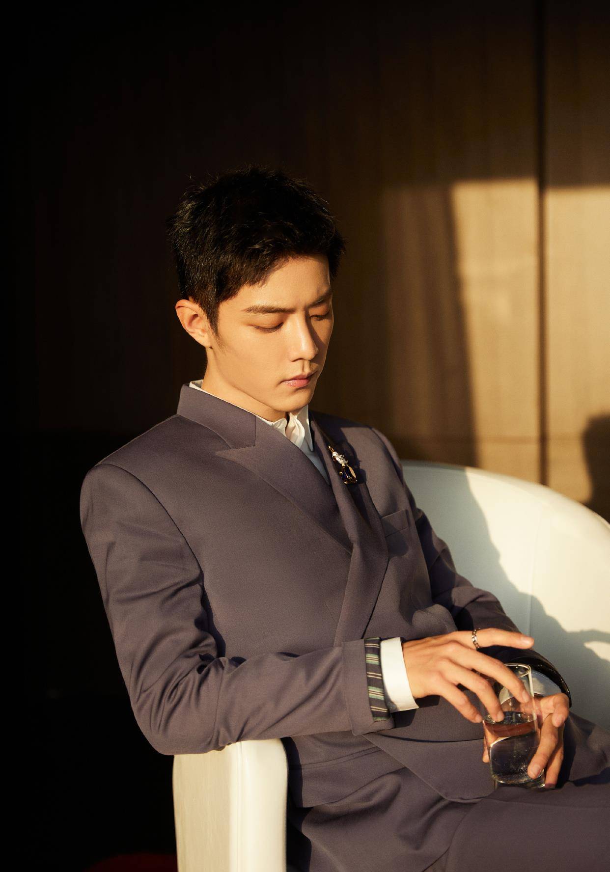 肖戰(zhàn)商務(wù)最新動(dòng)態(tài)，自信與成就感的勵(lì)志之旅匯總