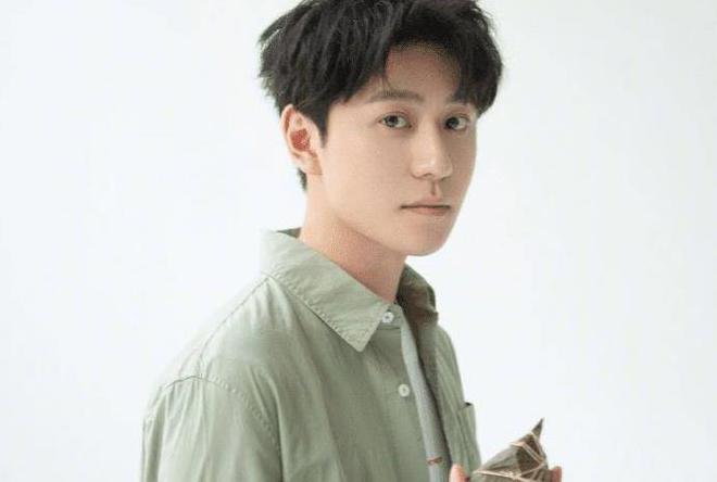 秦俊杰最新戀情曝光，情感新動(dòng)向揭秘！